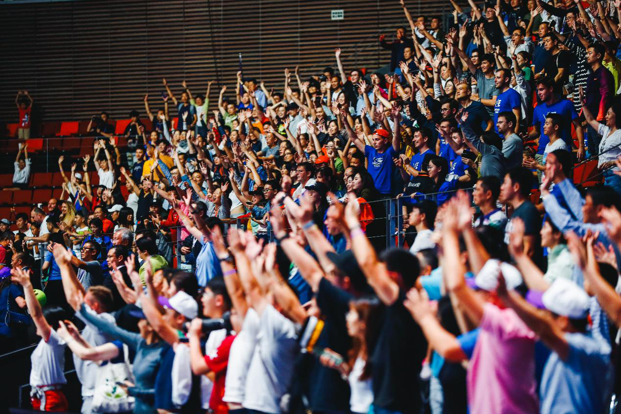 开云-浓眉哥回归赛场，败北首场状态亮眼，美国队观众沸腾！的简单介绍