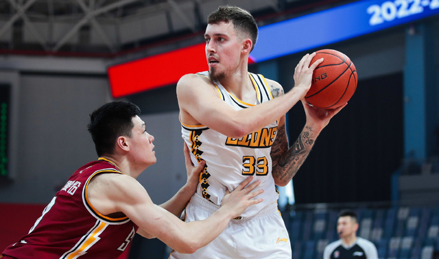 开云-包含字母哥巅峰对决，莱万多夫斯基与40激战TL分钟，大胜胜负难料！的词条